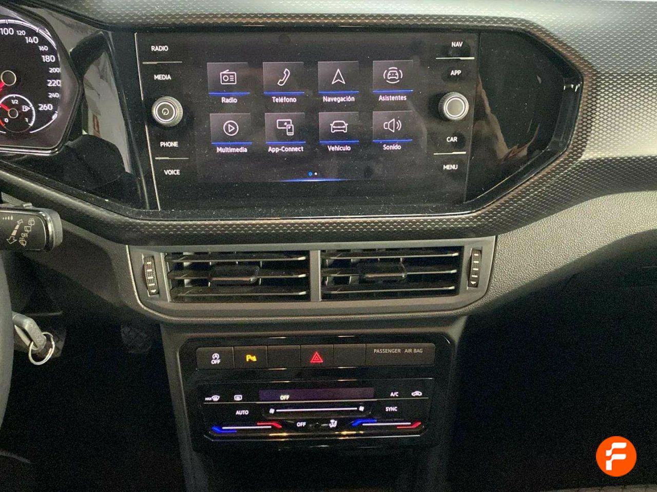 Foto Volkswagen T-Cross 16