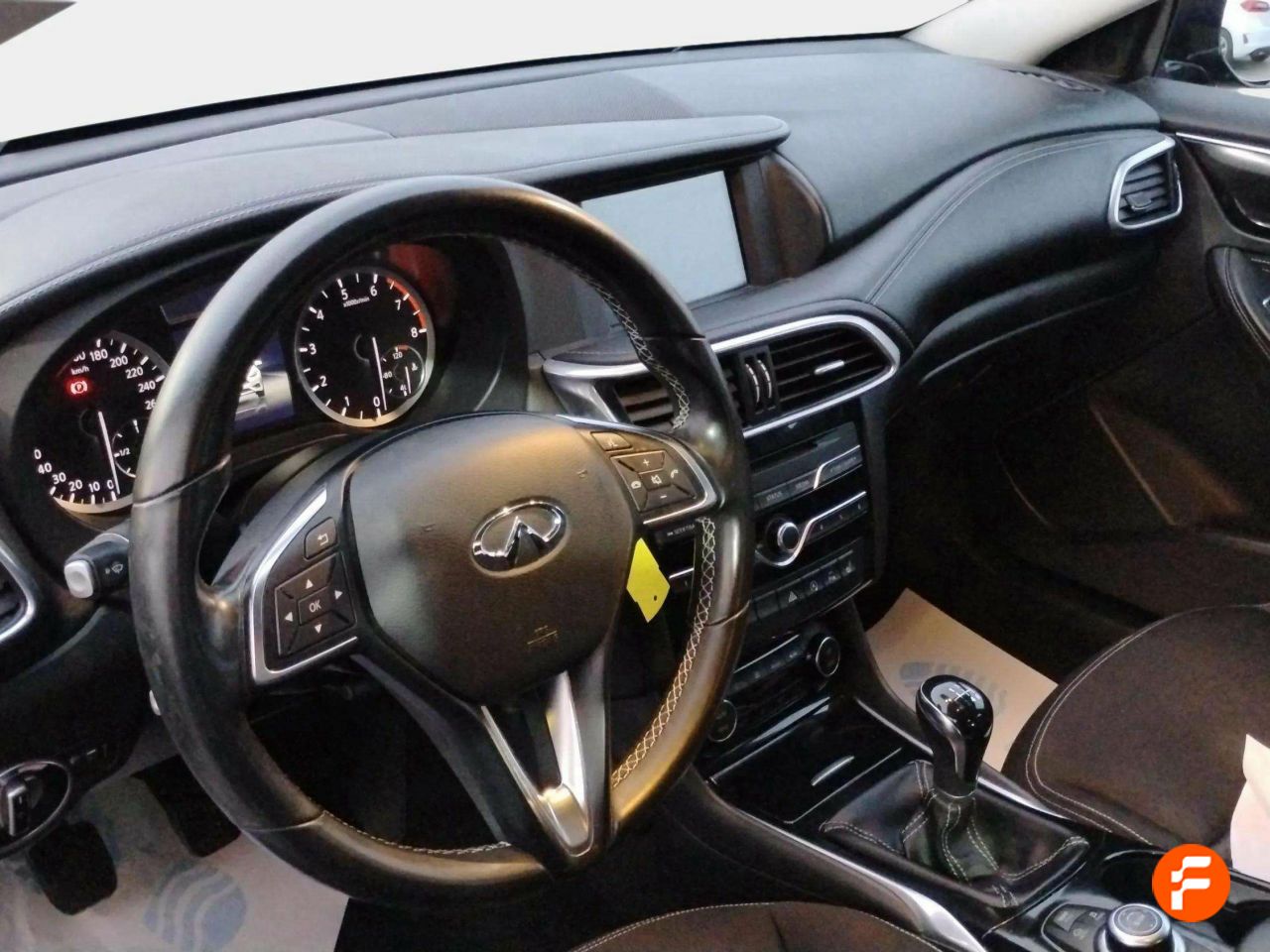 Foto Infiniti Q30 8