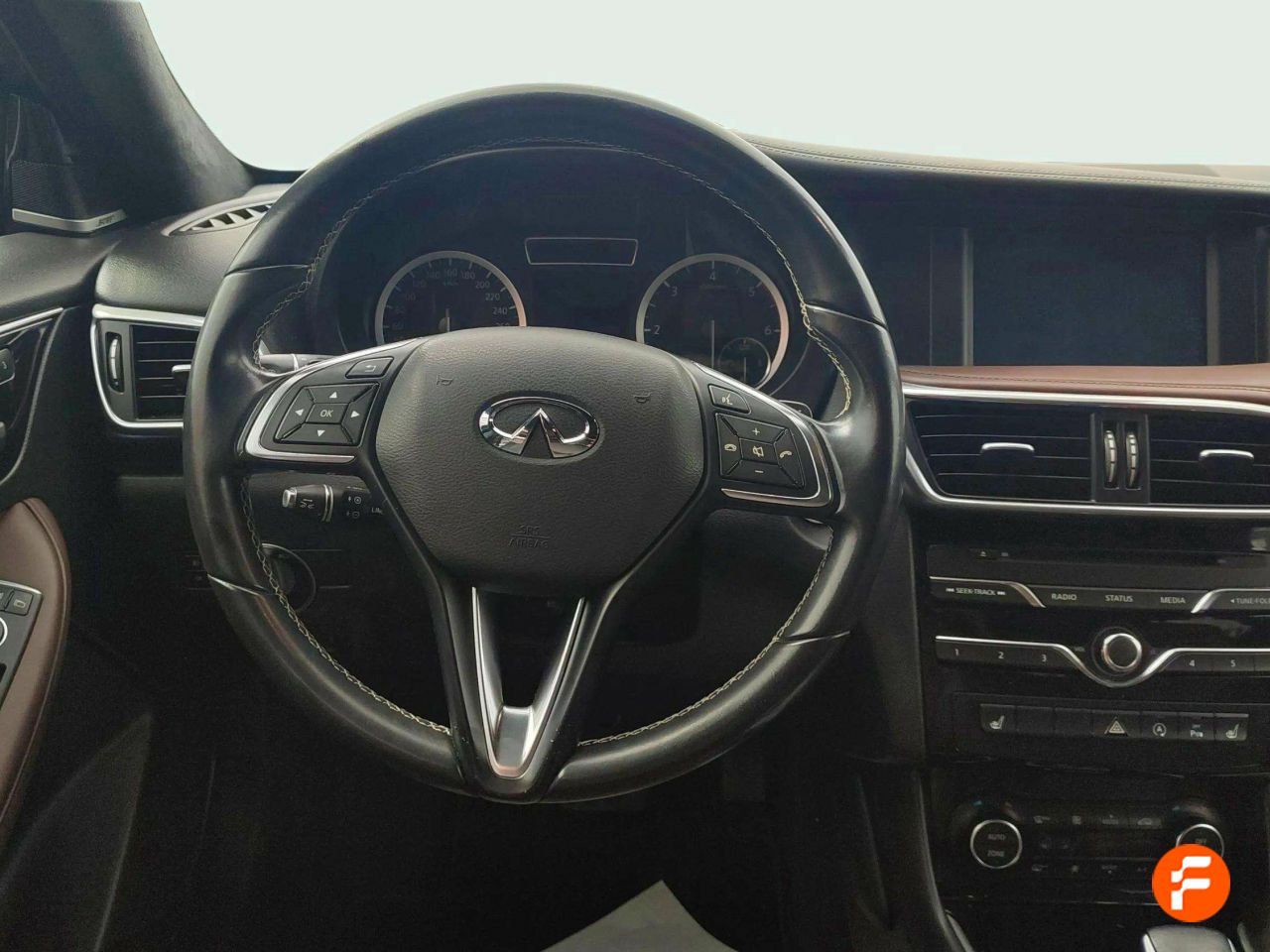 Foto Infiniti QX30 11