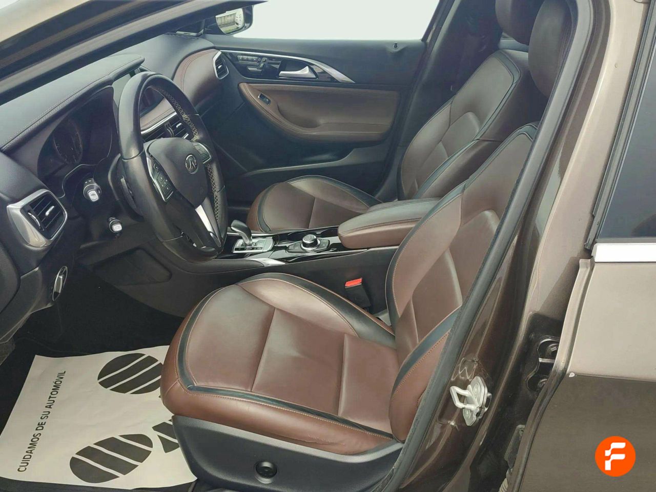 Foto Infiniti QX30 14
