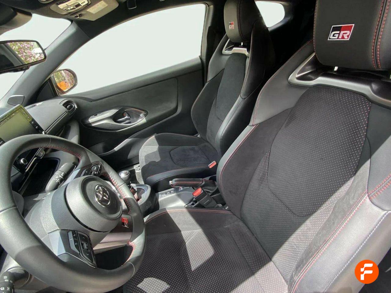 Foto Toyota Yaris 13