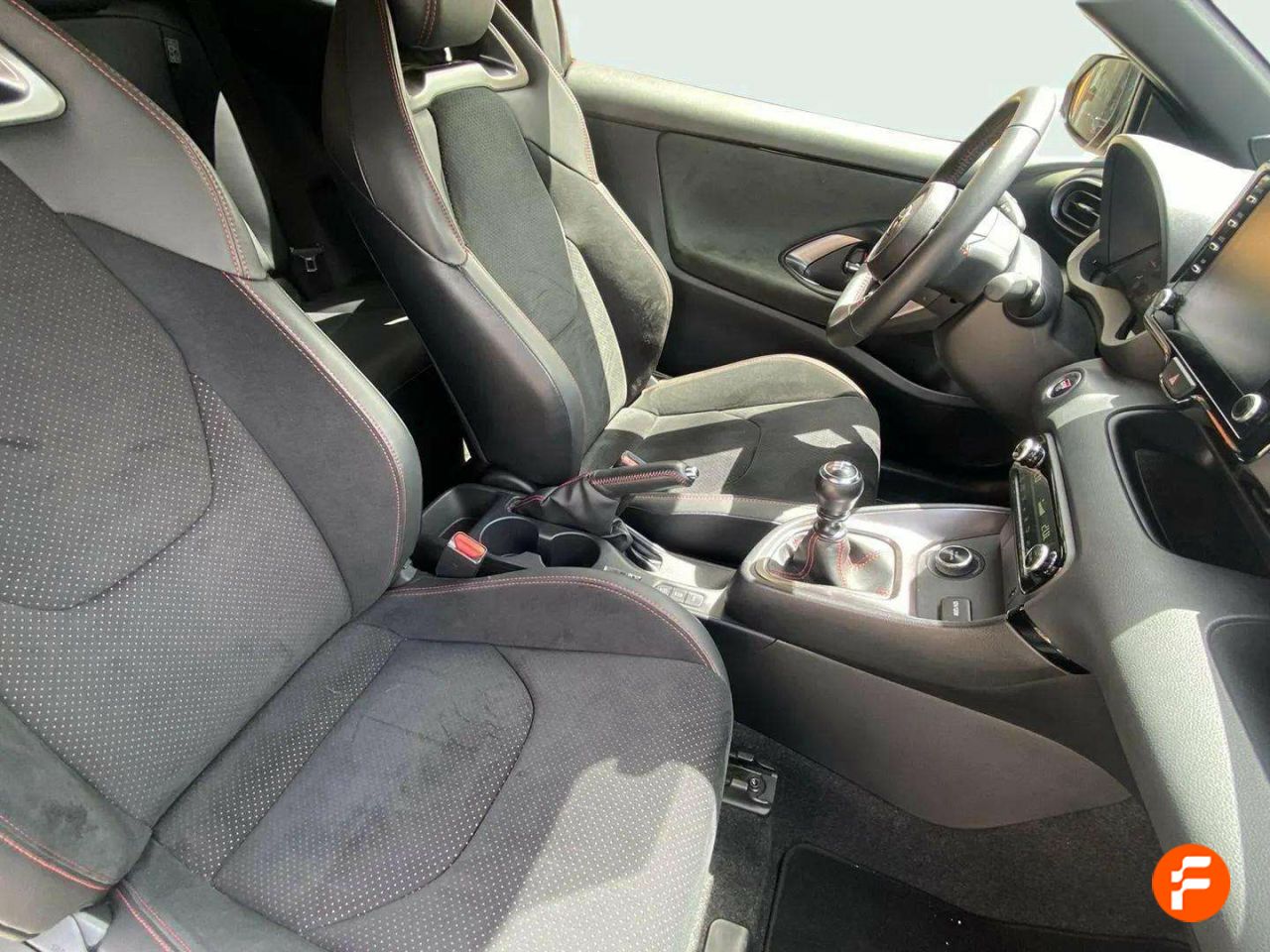 Foto Toyota Yaris 14