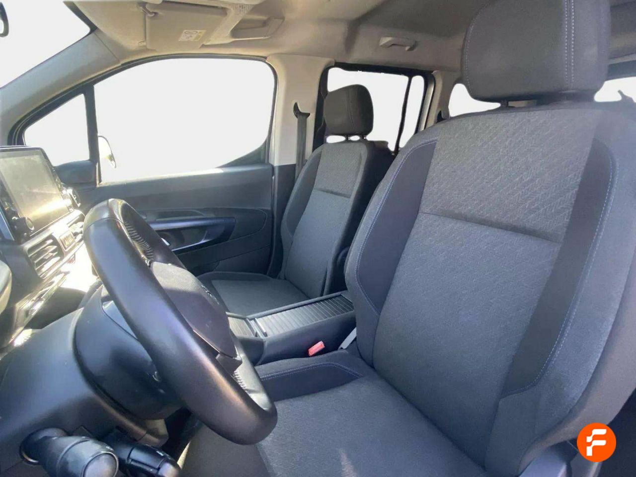 Foto Peugeot Rifter 11