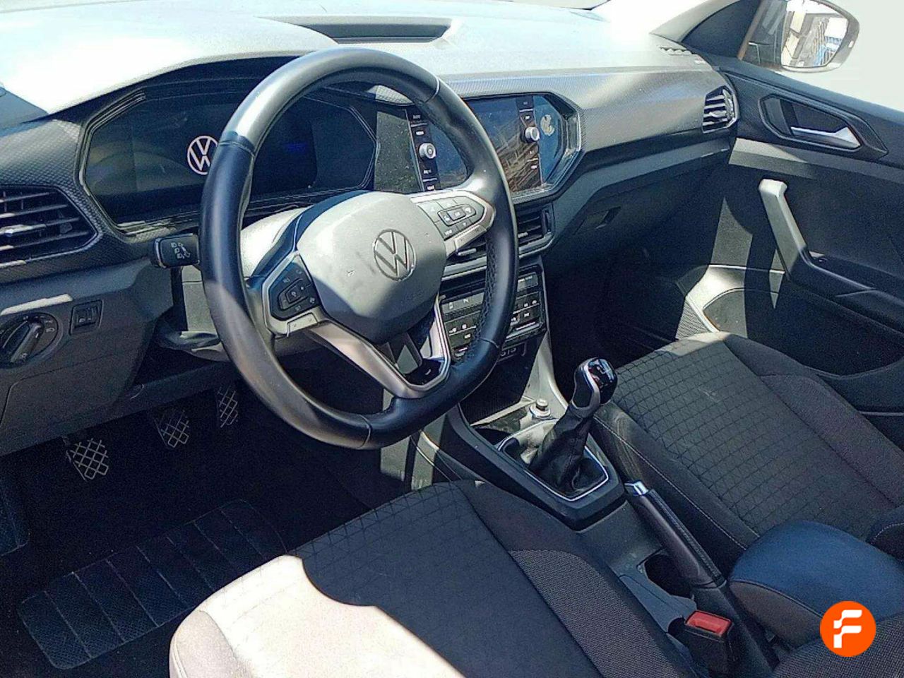 Foto Volkswagen T-Cross 9