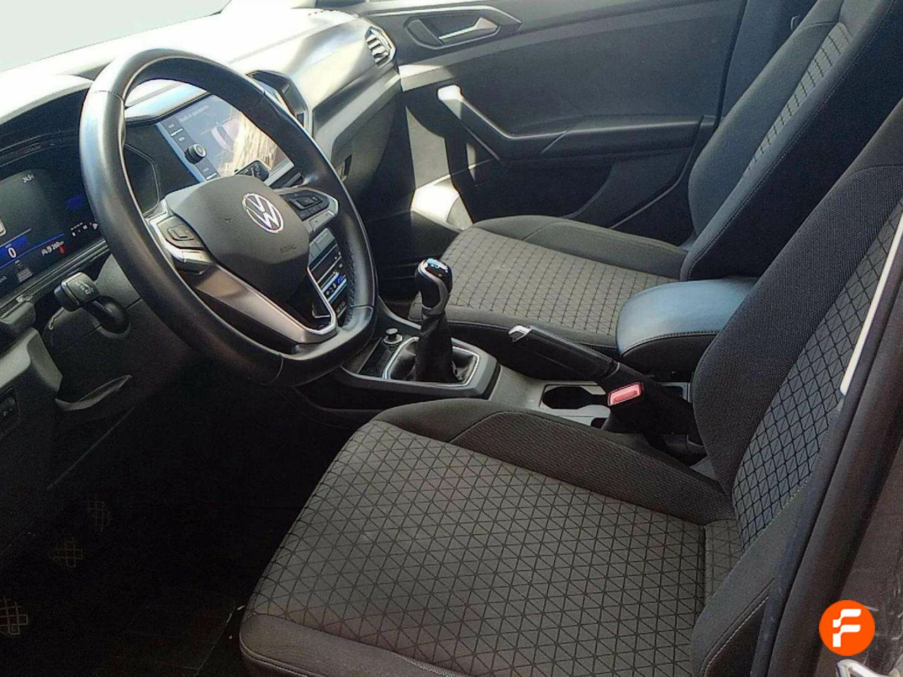 Foto Volkswagen T-Cross 13