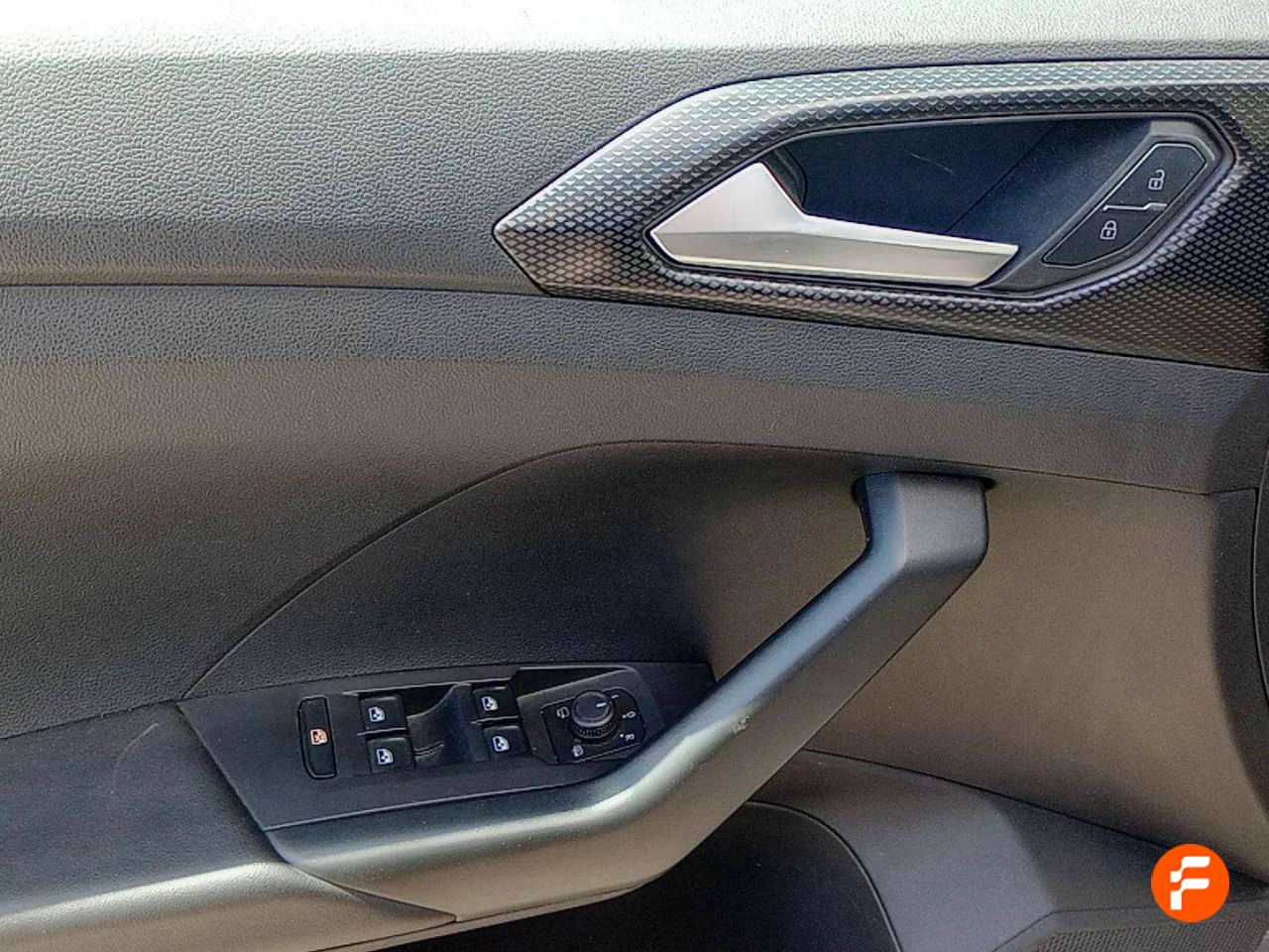 Foto Volkswagen T-Cross 16