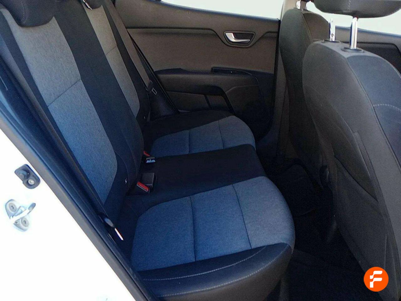 Foto Kia Stonic 12