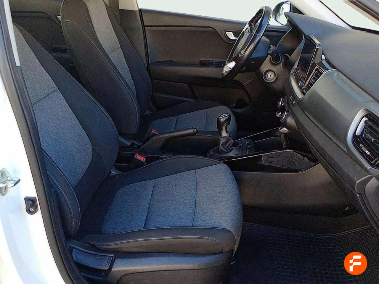 Foto Kia Stonic 13