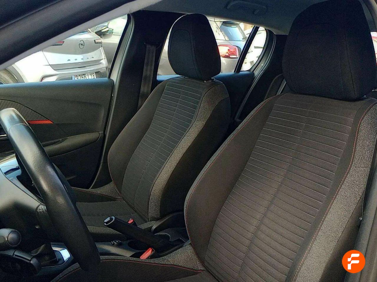 Foto Peugeot 208 16