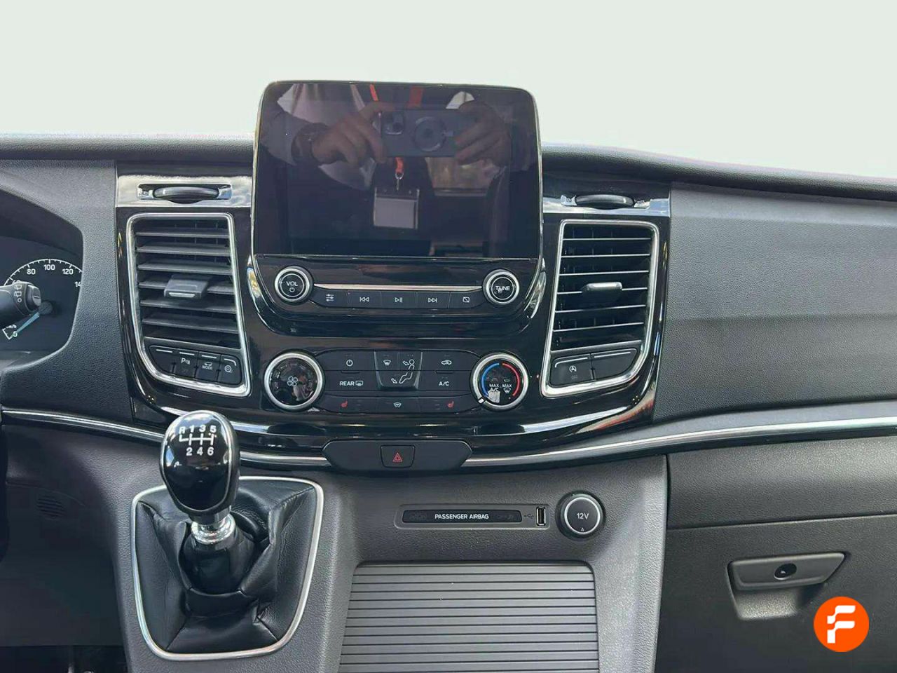 Foto Ford Tourneo Custom 10
