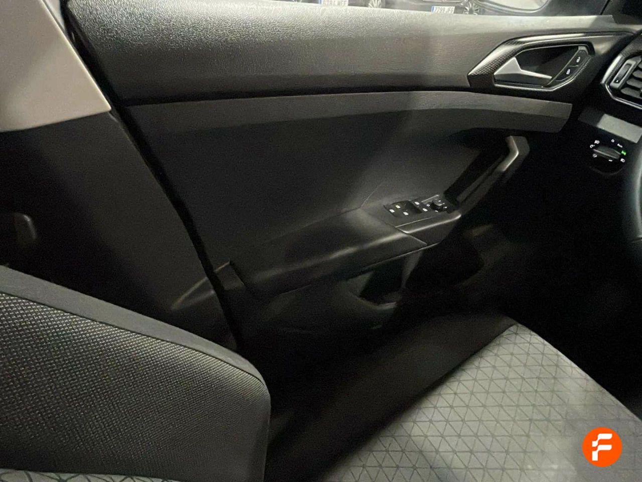 Foto Volkswagen T-Cross 18
