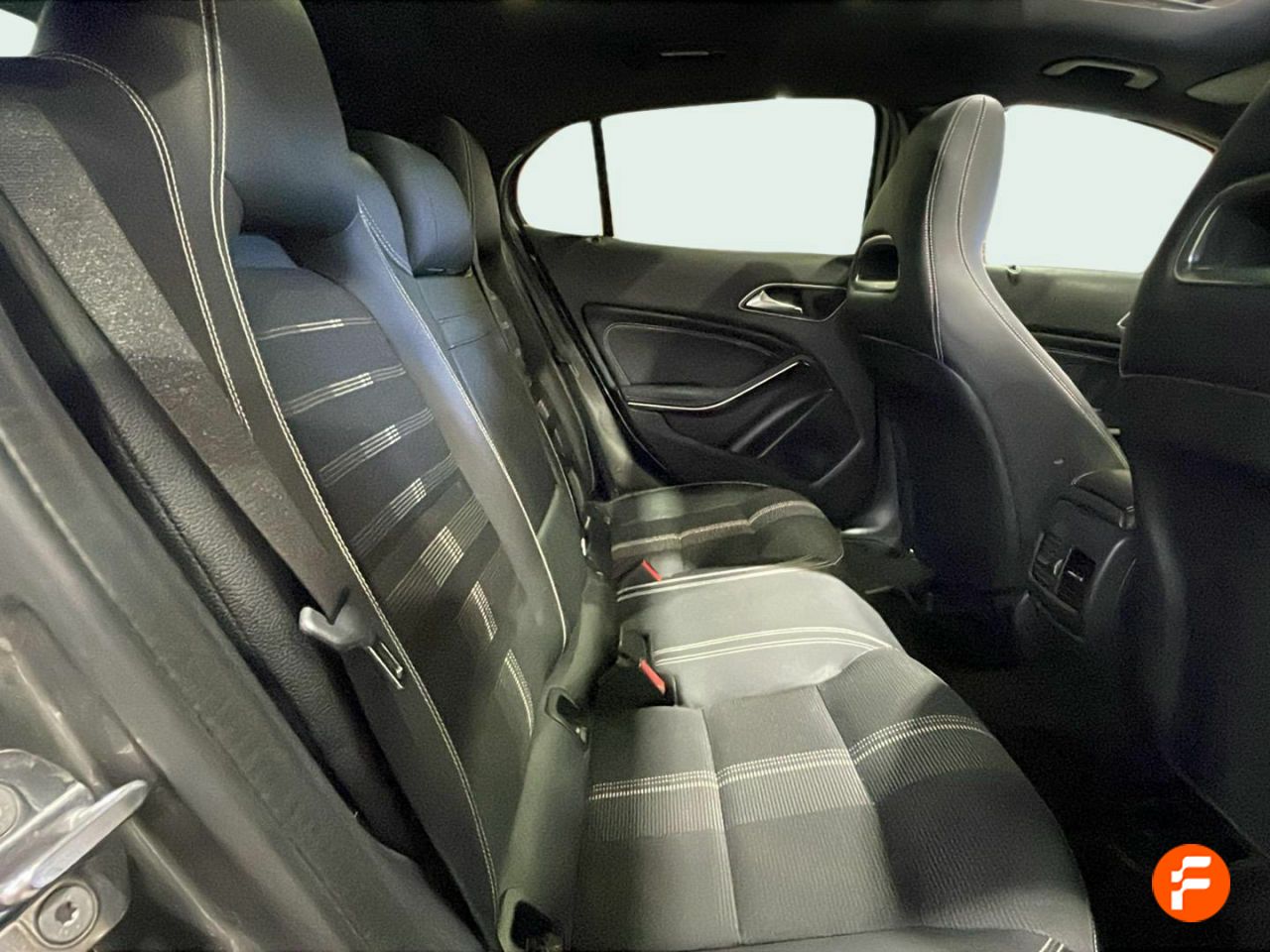 Foto Mercedes-Benz Clase GLA 15