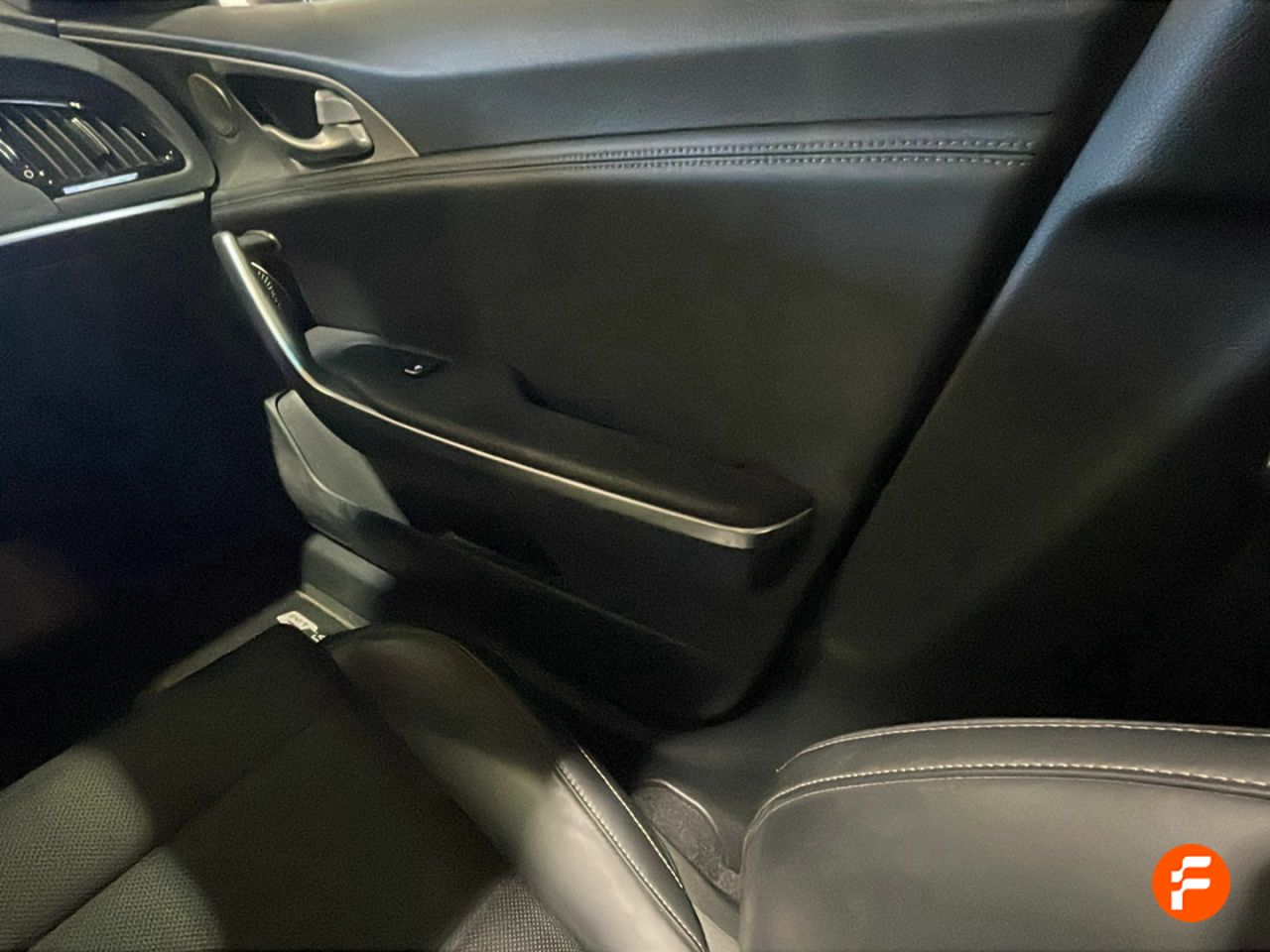 Foto Kia Stinger 12