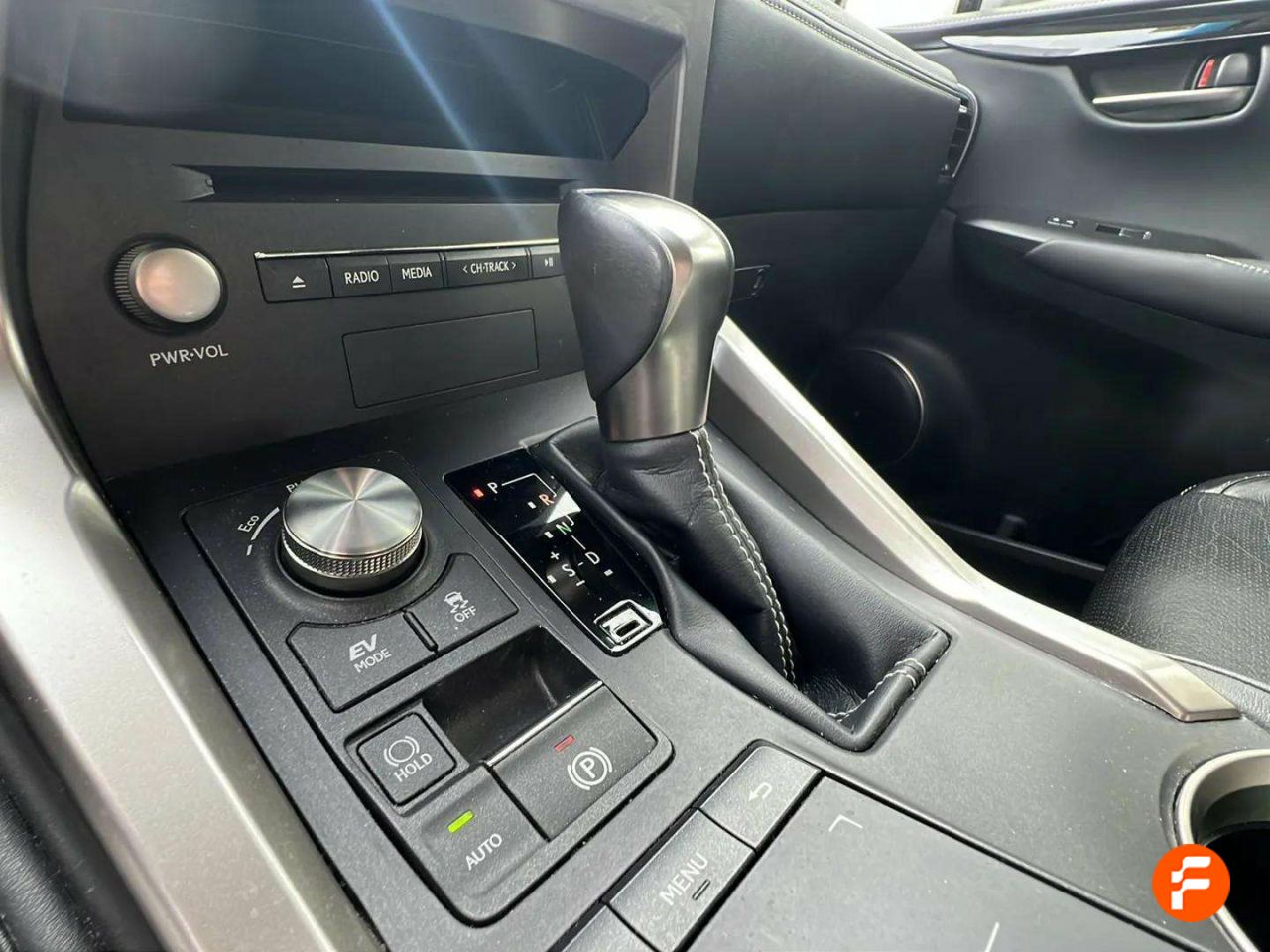 Foto Lexus NX 26
