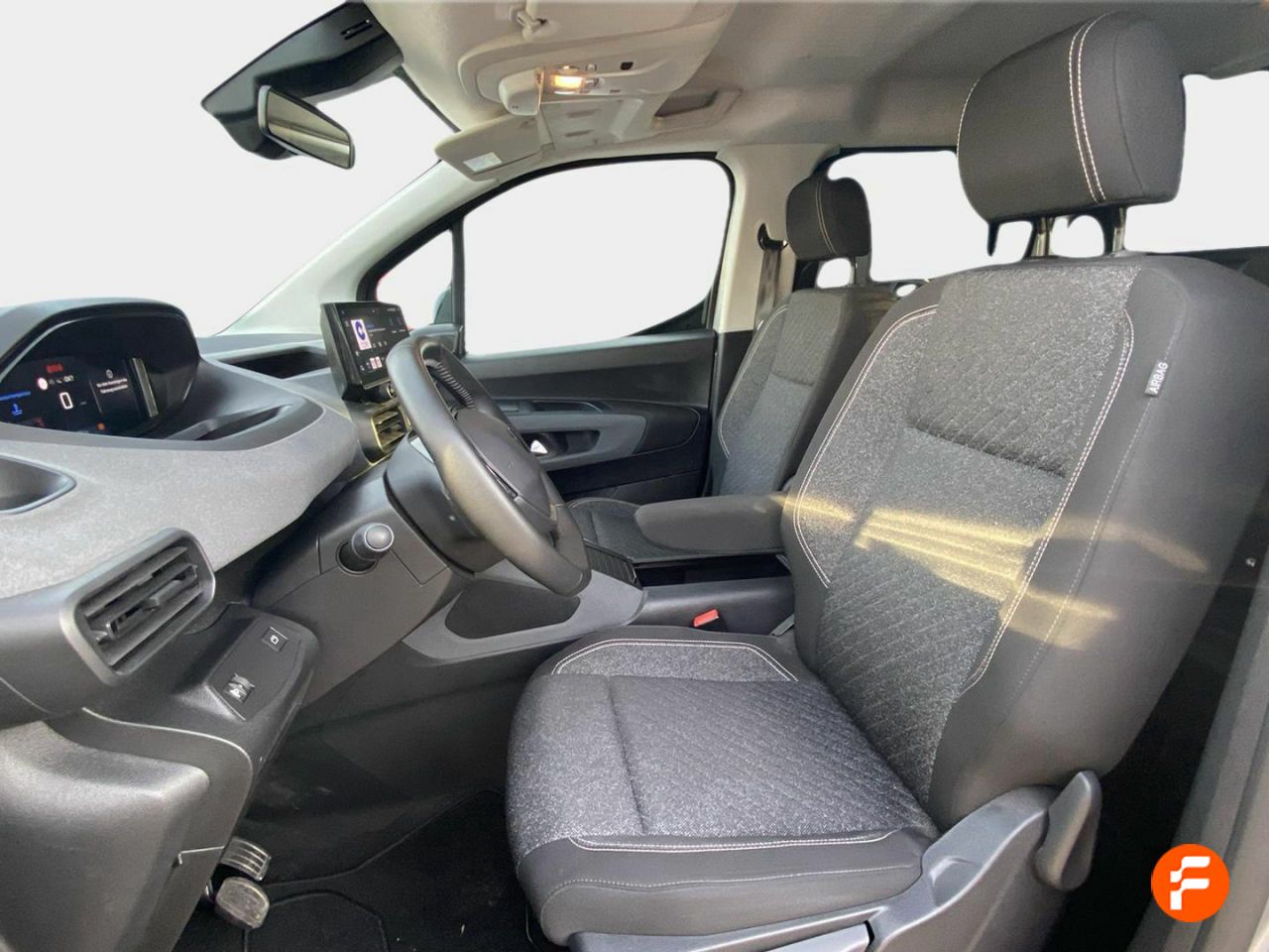 Foto Peugeot Rifter 11