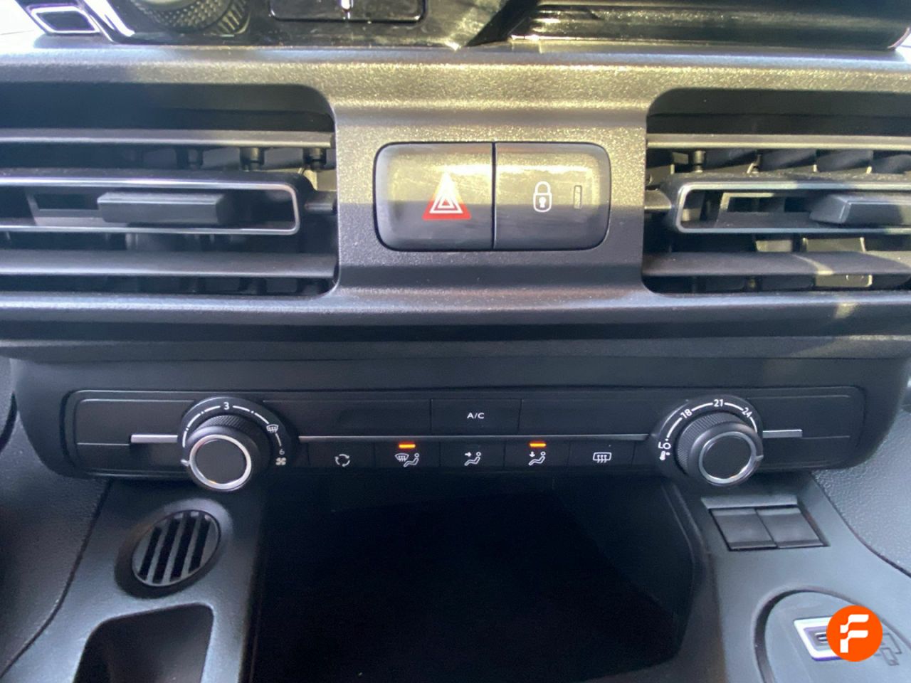 Foto Peugeot Rifter 23