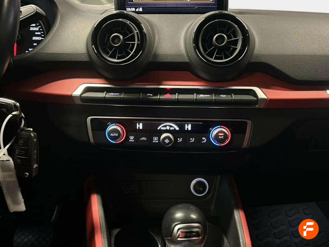 Foto Audi Q2 10