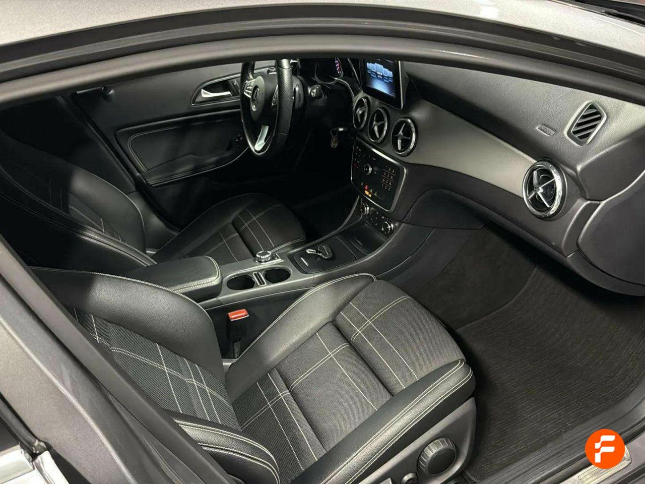 Foto Mercedes-Benz Clase GLA 12