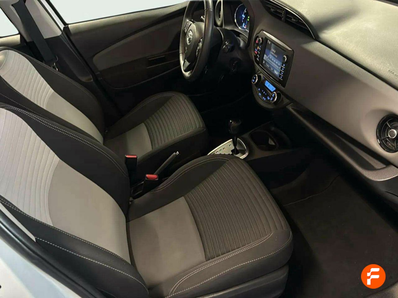 Foto Toyota Yaris 12