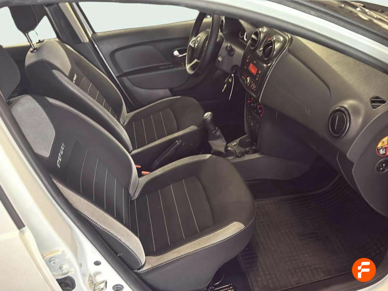 Foto Dacia Sandero 12