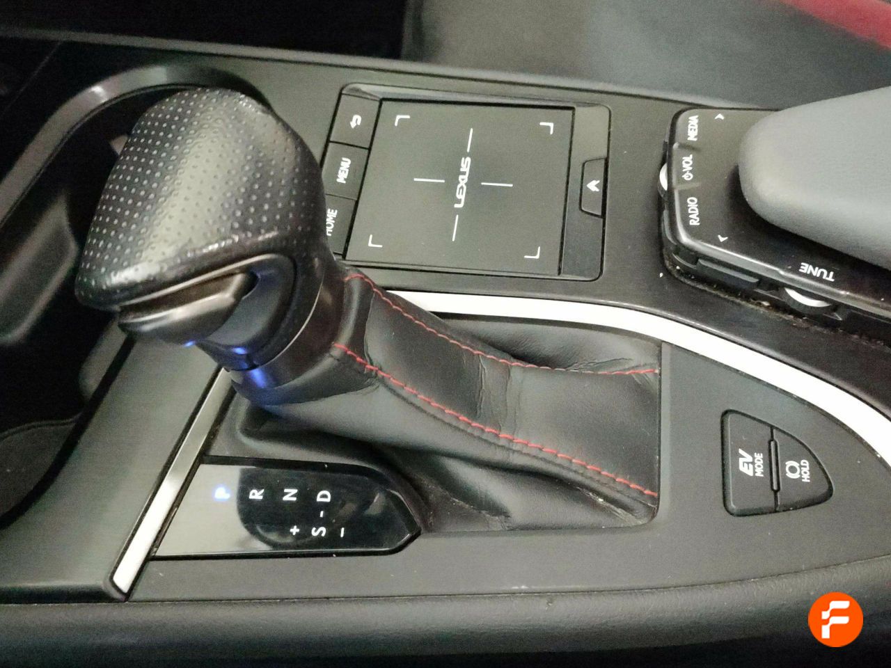 Foto Lexus UX 14