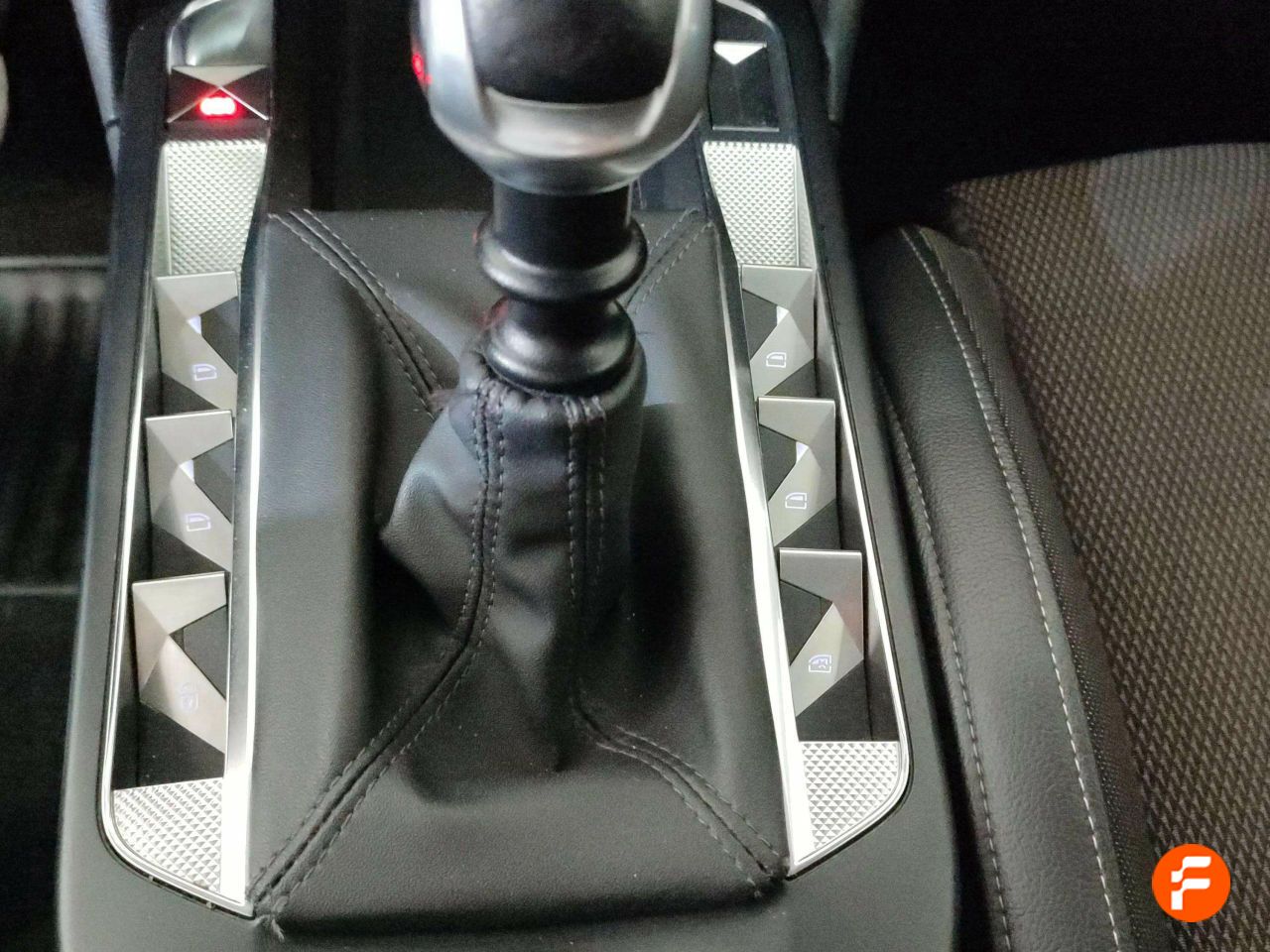 Foto DS Automobiles DS 3 18