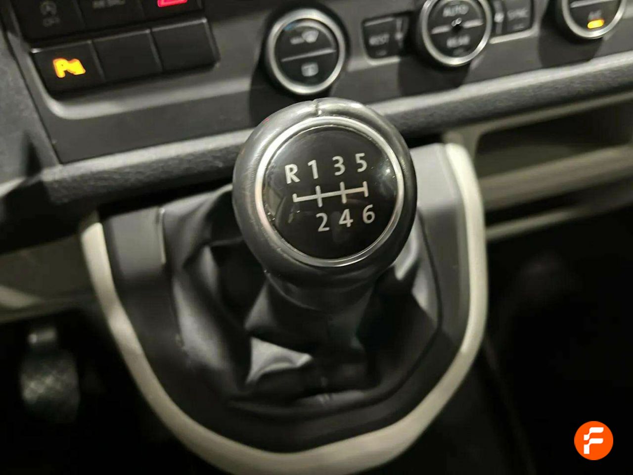 Foto Volkswagen Caravelle 28