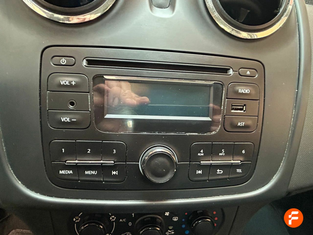 Foto Dacia Logan 13