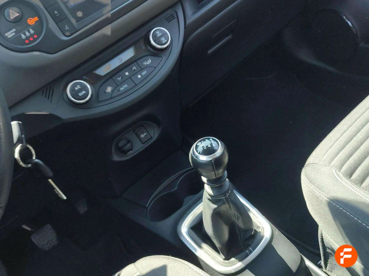 Foto Toyota Yaris 16