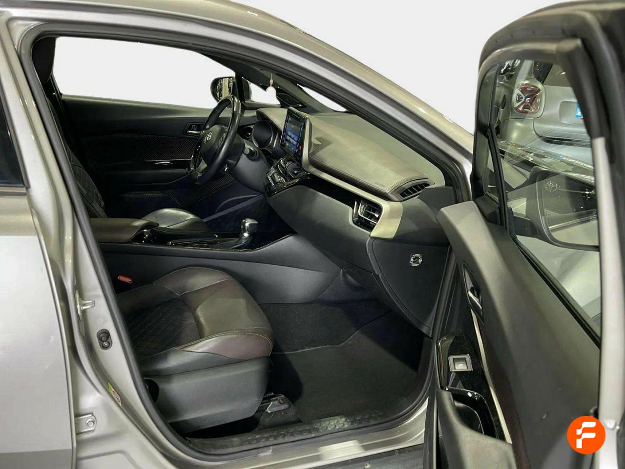 Foto Toyota C-HR 11