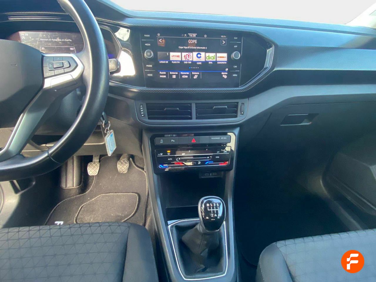 Foto Volkswagen T-Cross 11