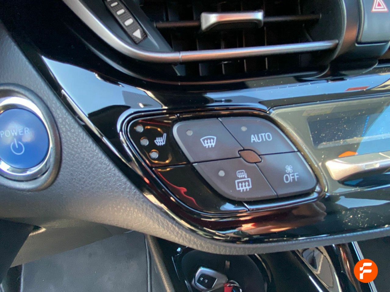Foto Toyota C-HR 15