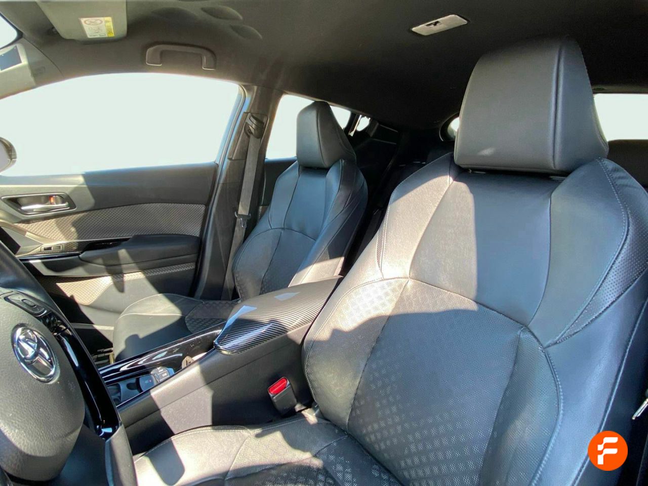 Foto Toyota C-HR 16
