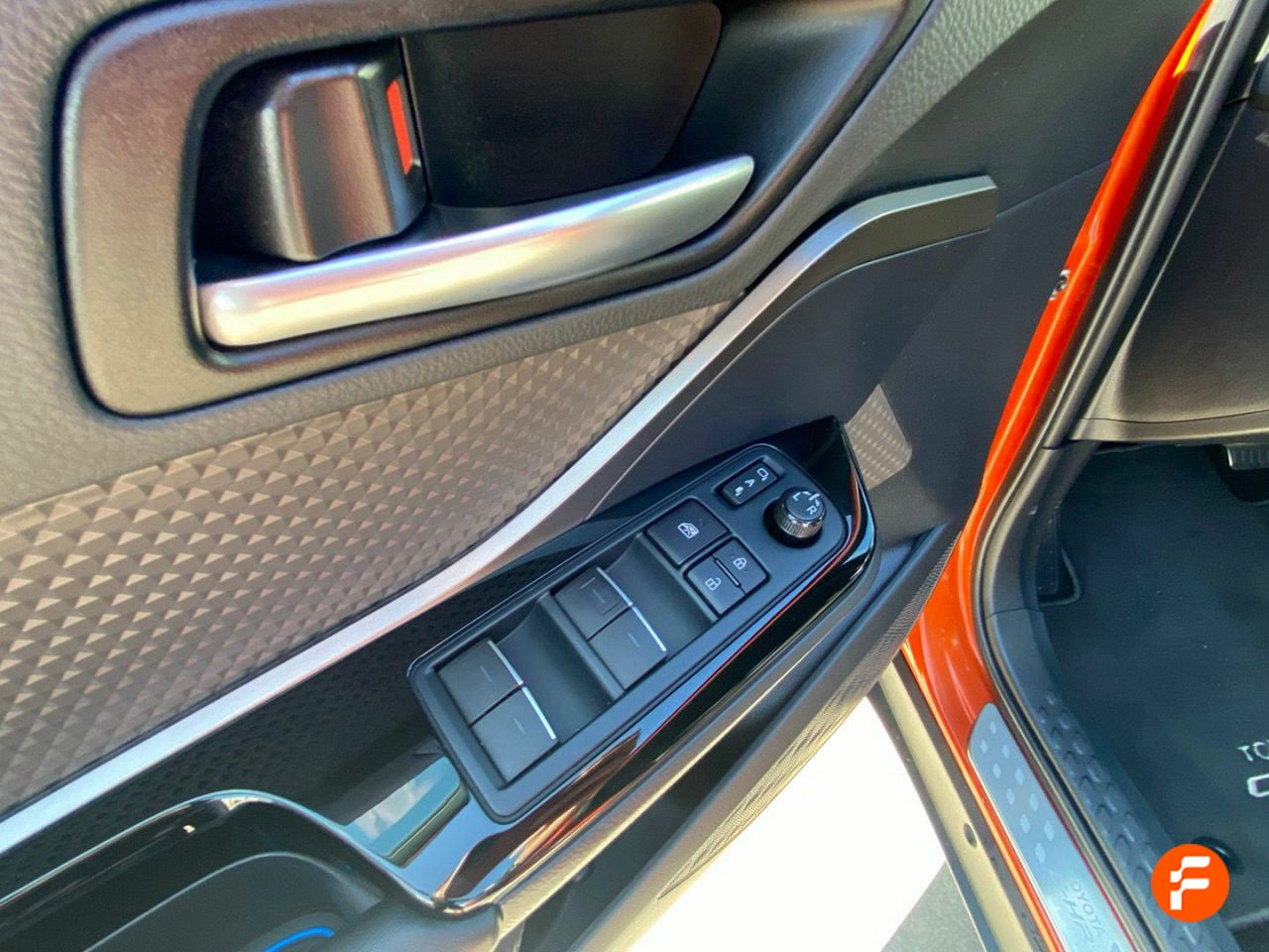 Foto Toyota C-HR 18