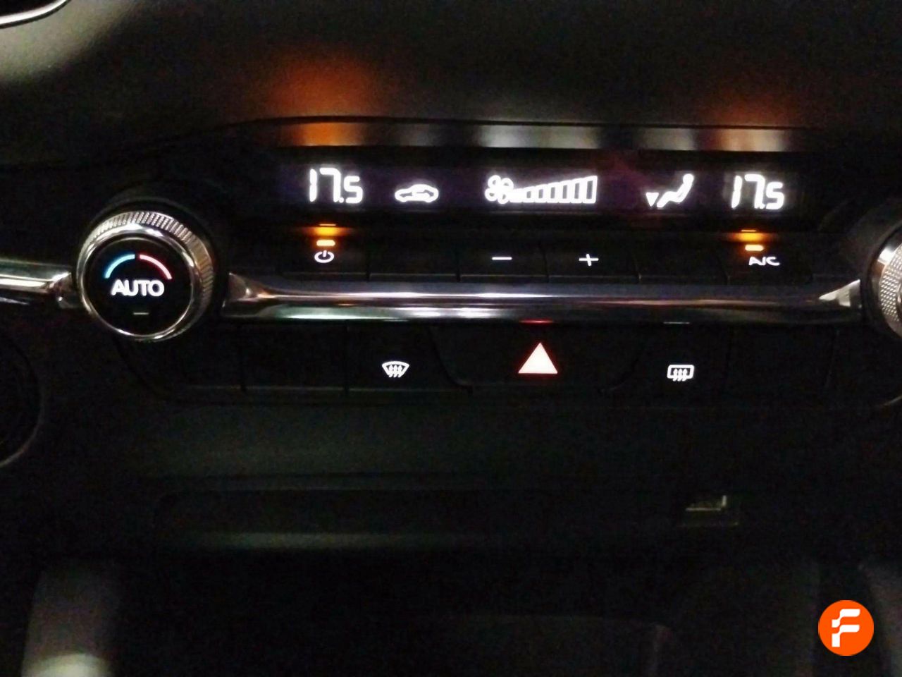 Foto Mazda Mazda3 24
