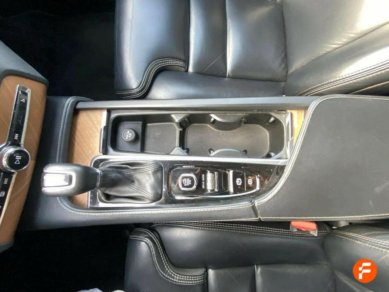 Foto Volvo XC90 12