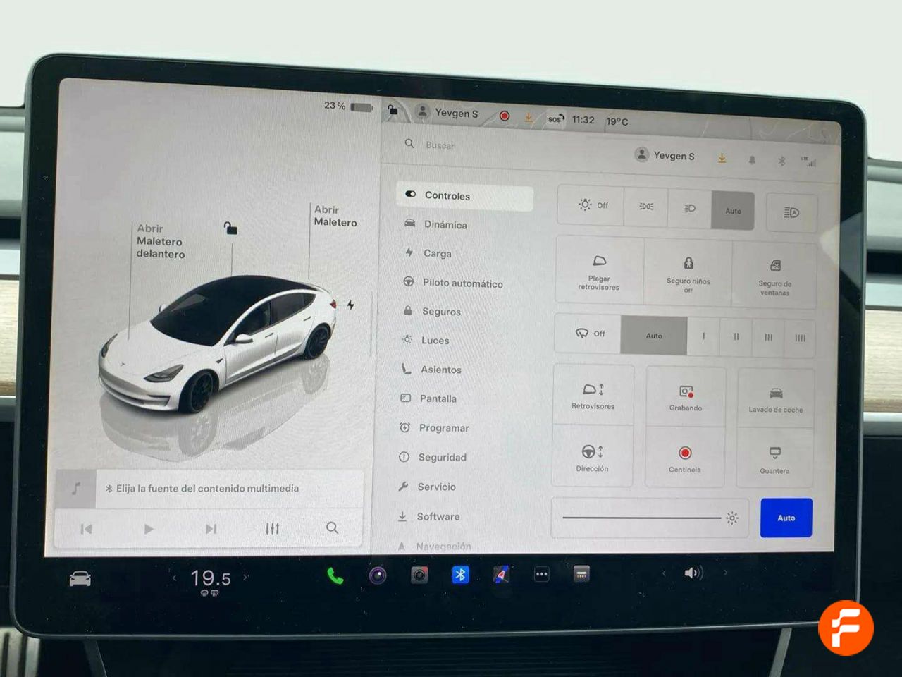 Foto Tesla Model 3 25