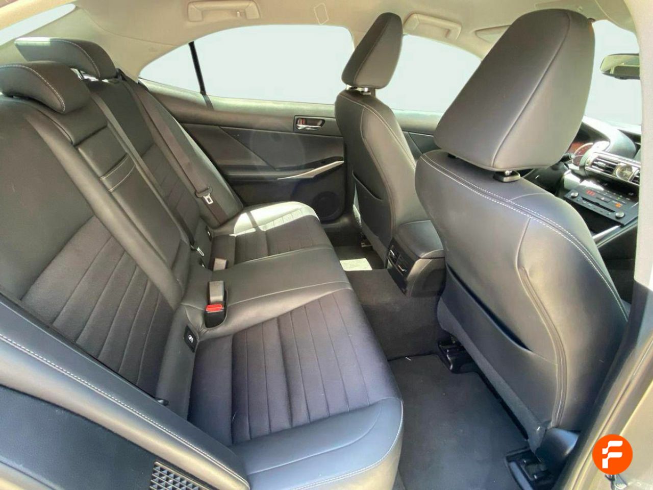 Foto Lexus IS 10