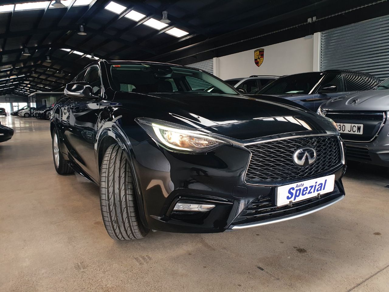 Foto Infiniti Q30 3