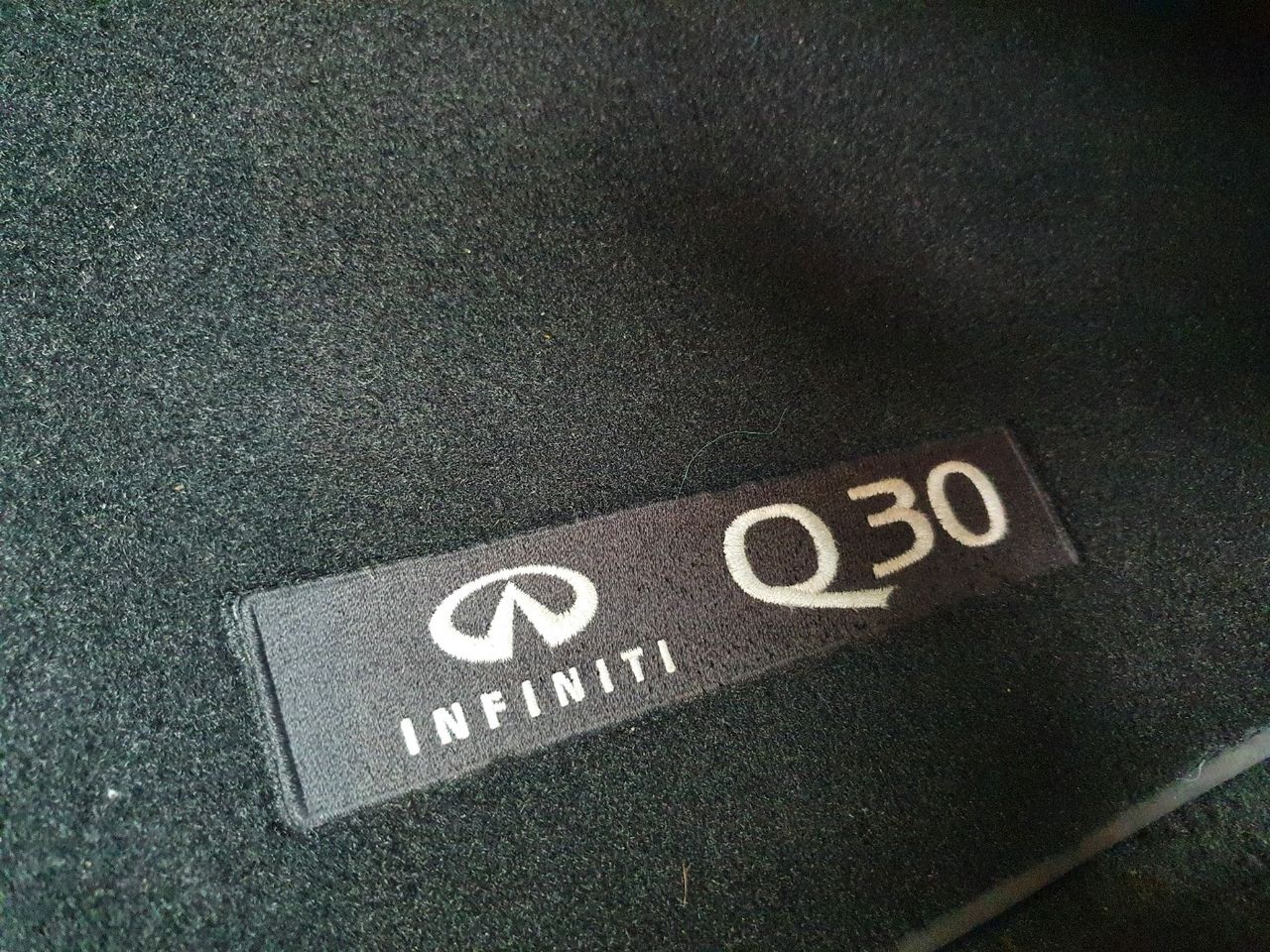 Foto Infiniti Q30 22