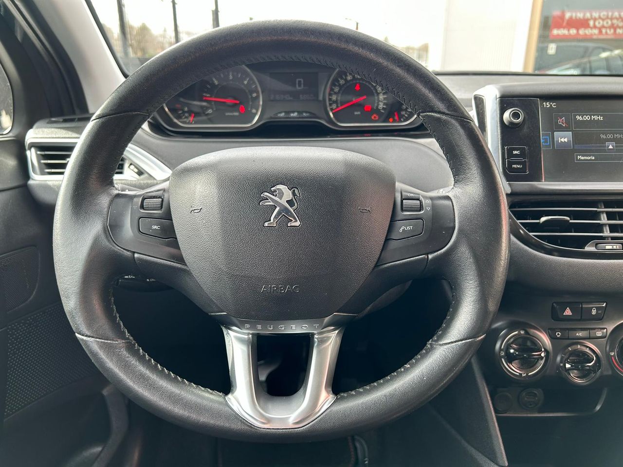 Foto Peugeot 208 14