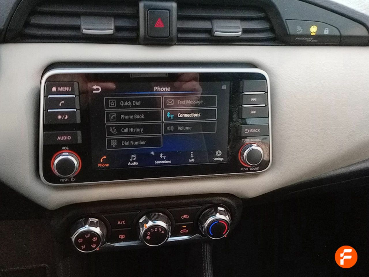 Foto Nissan Micra 15
