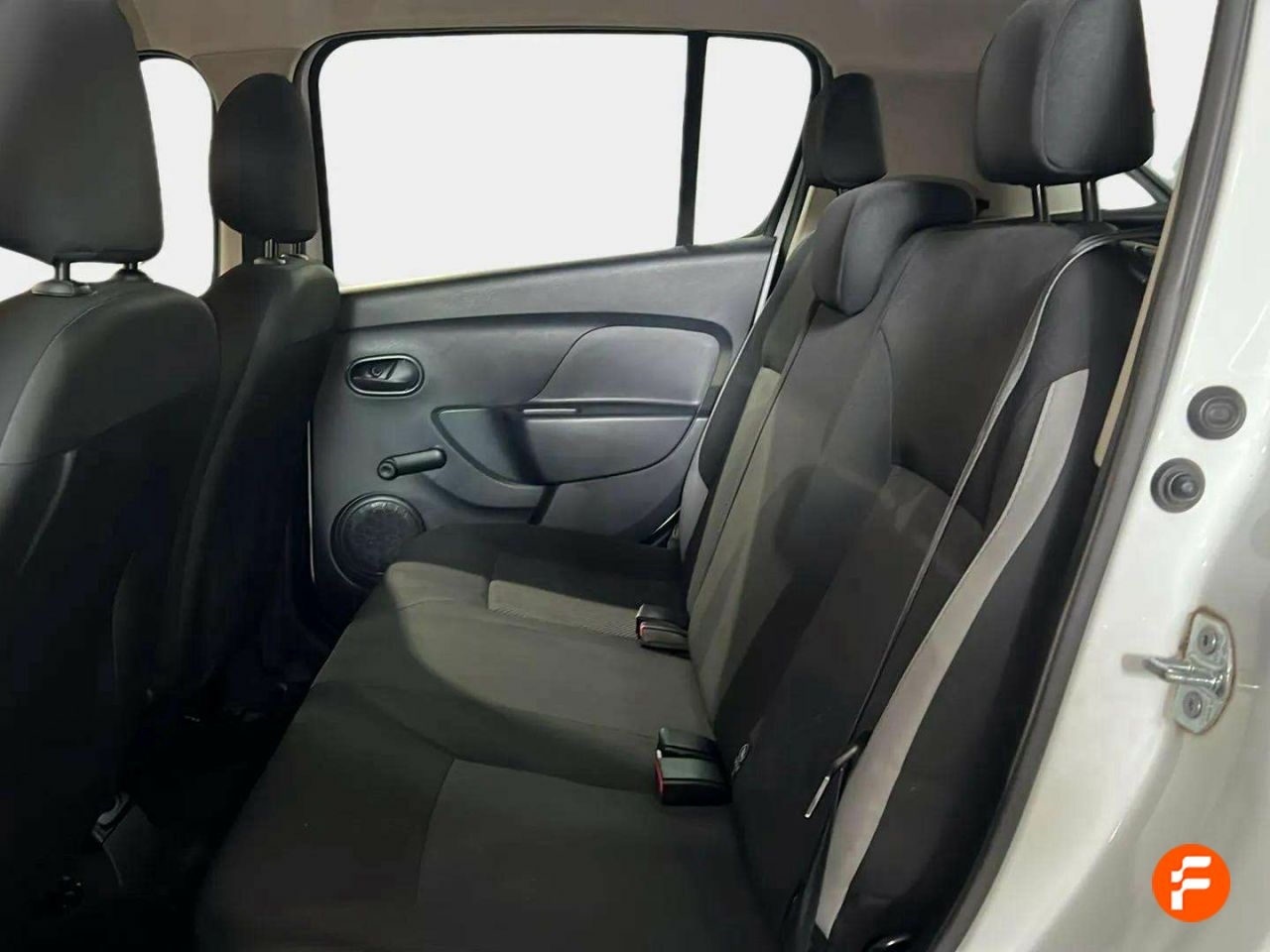 Foto Dacia Sandero 10