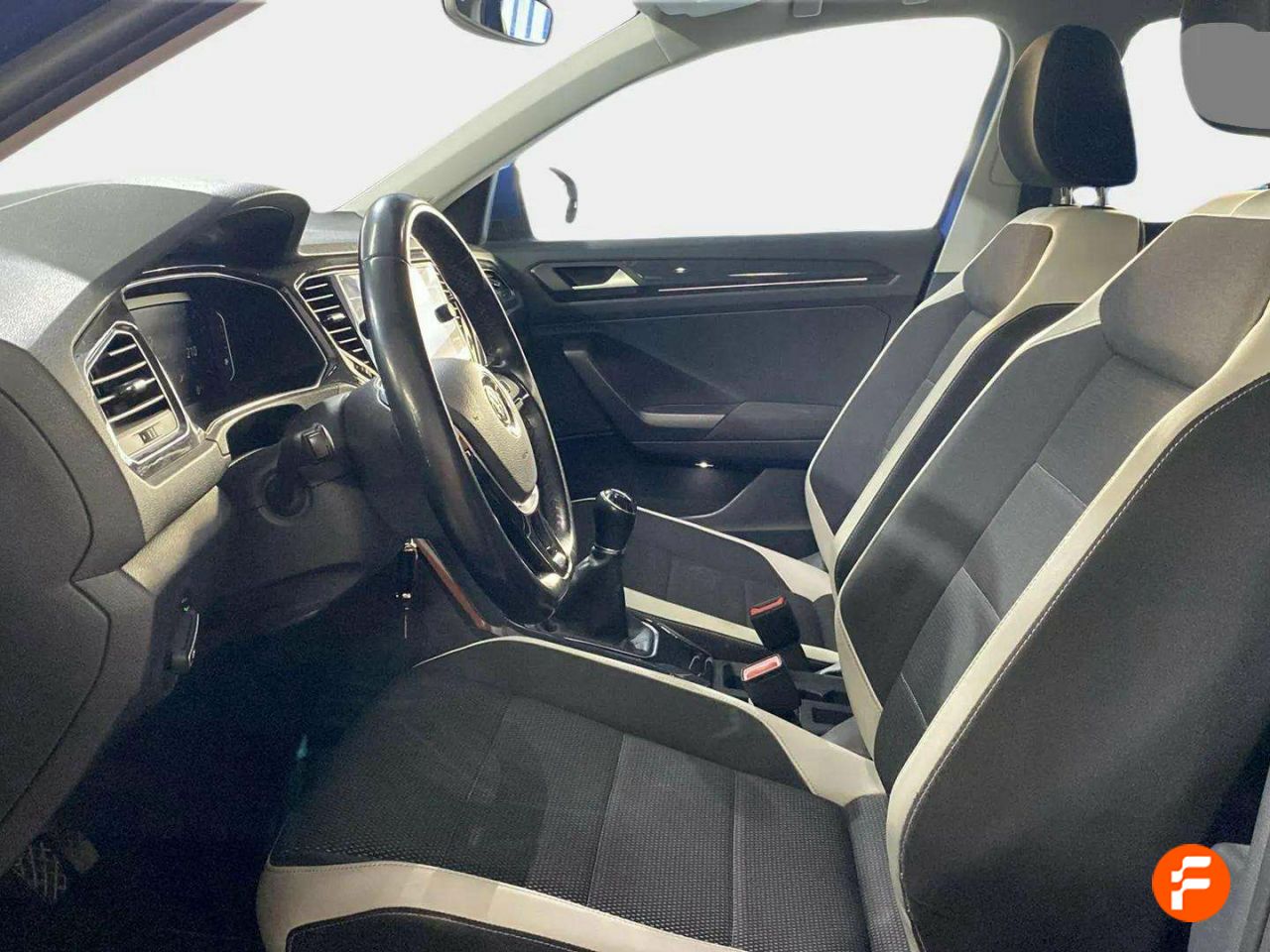 Foto Volkswagen T-Roc 11