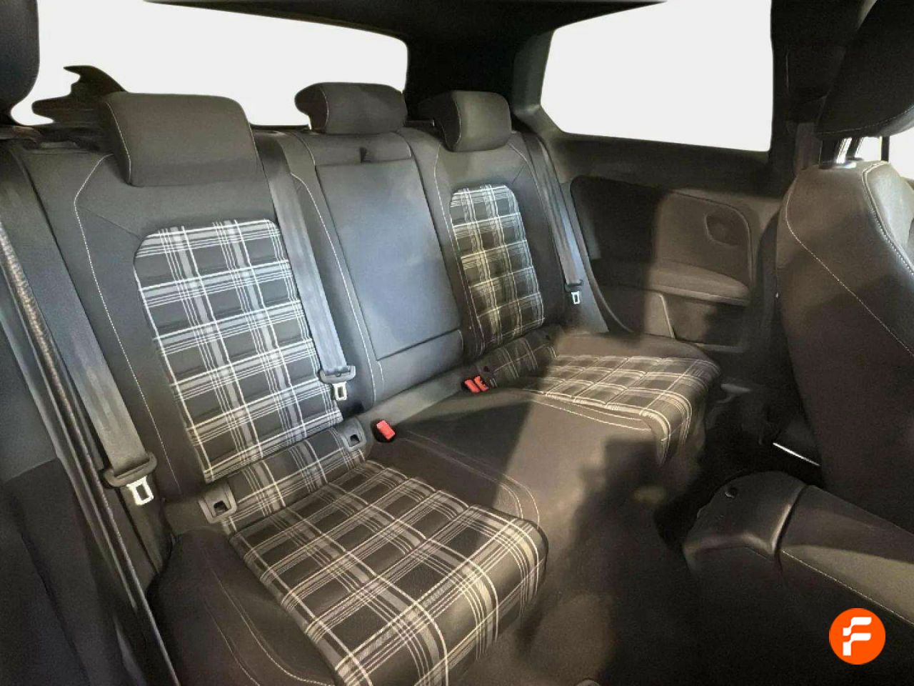Foto Volkswagen Golf 16