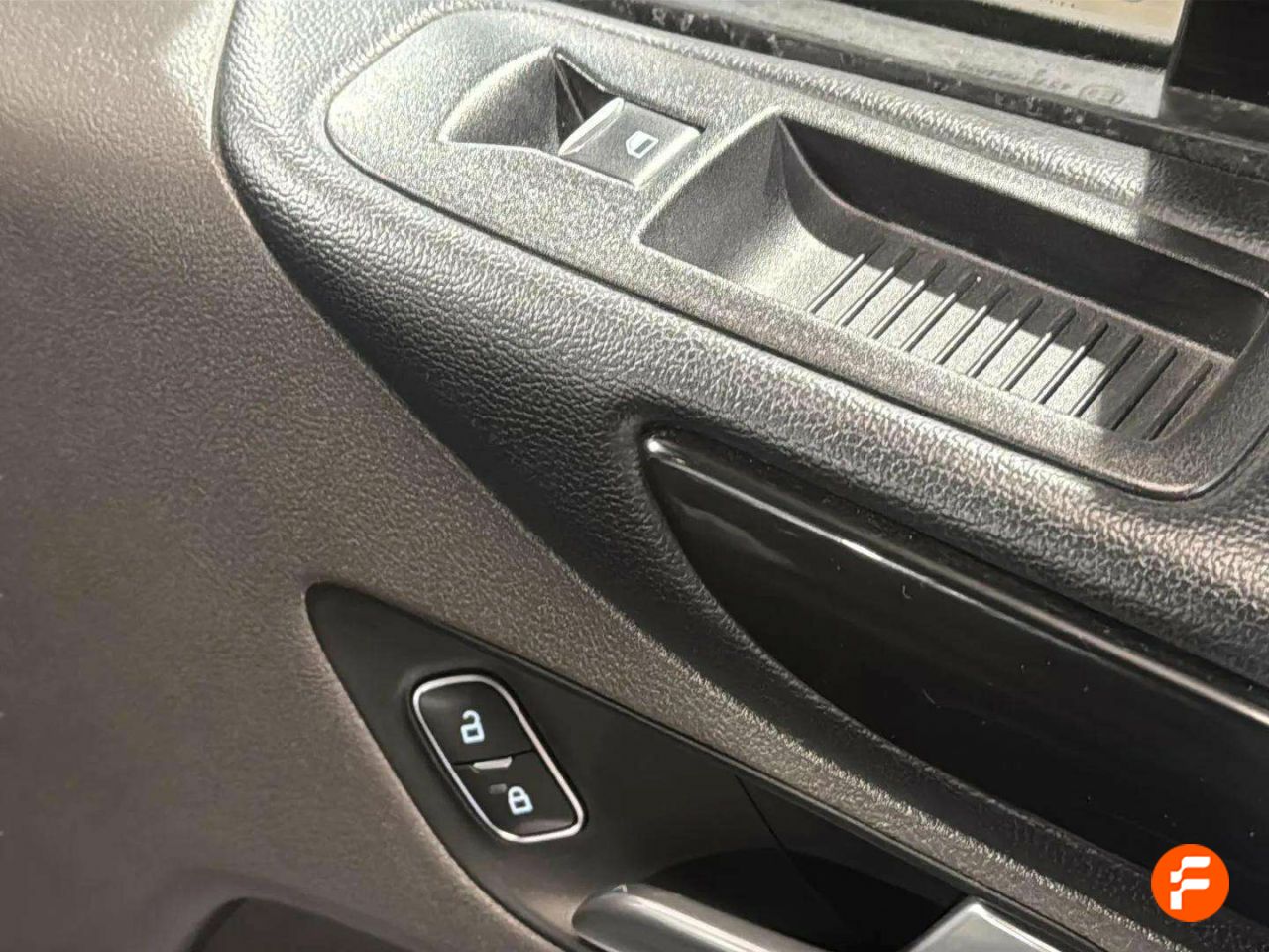 Foto Ford Tourneo Custom 19