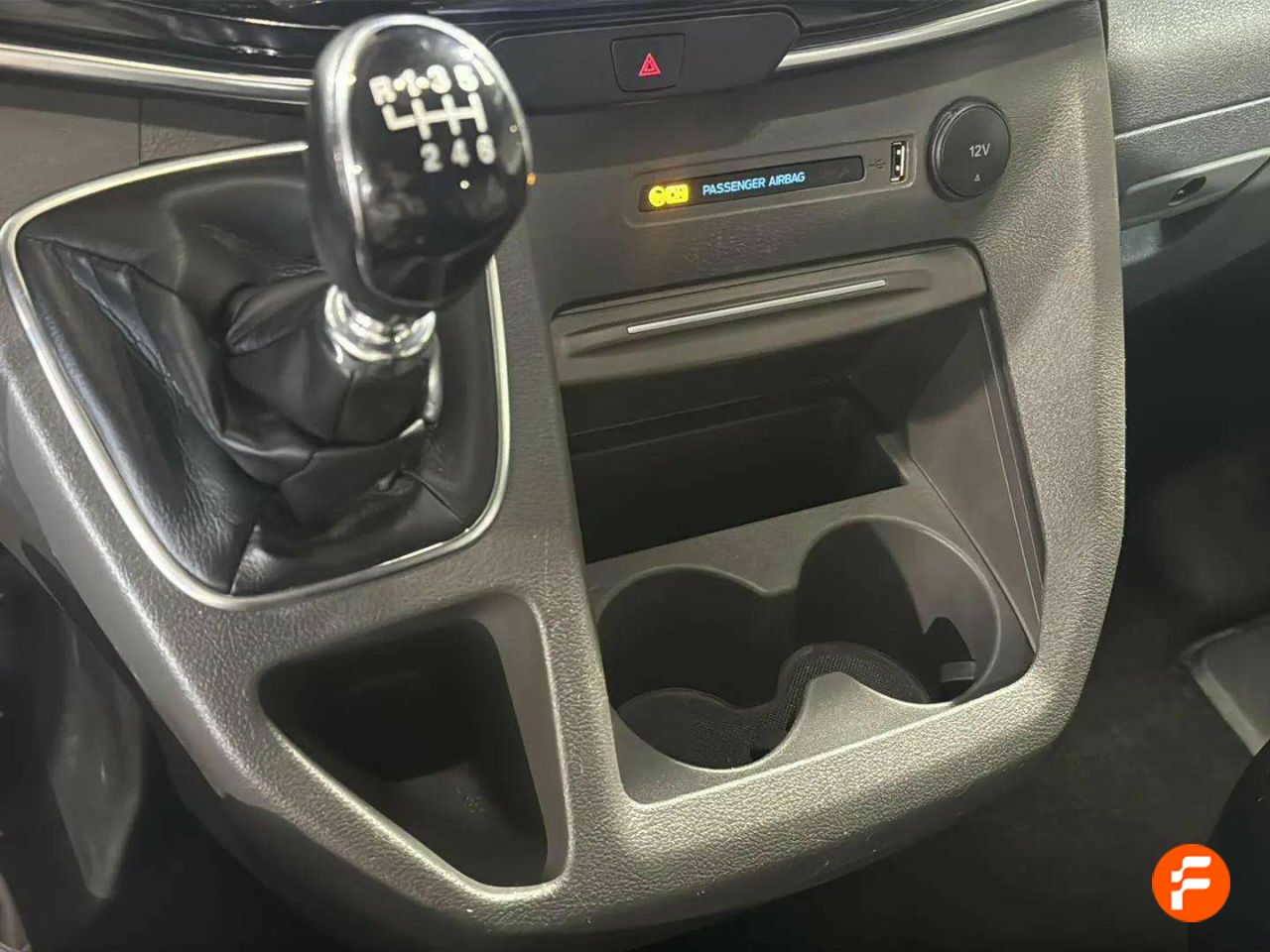 Foto Ford Tourneo Custom 30