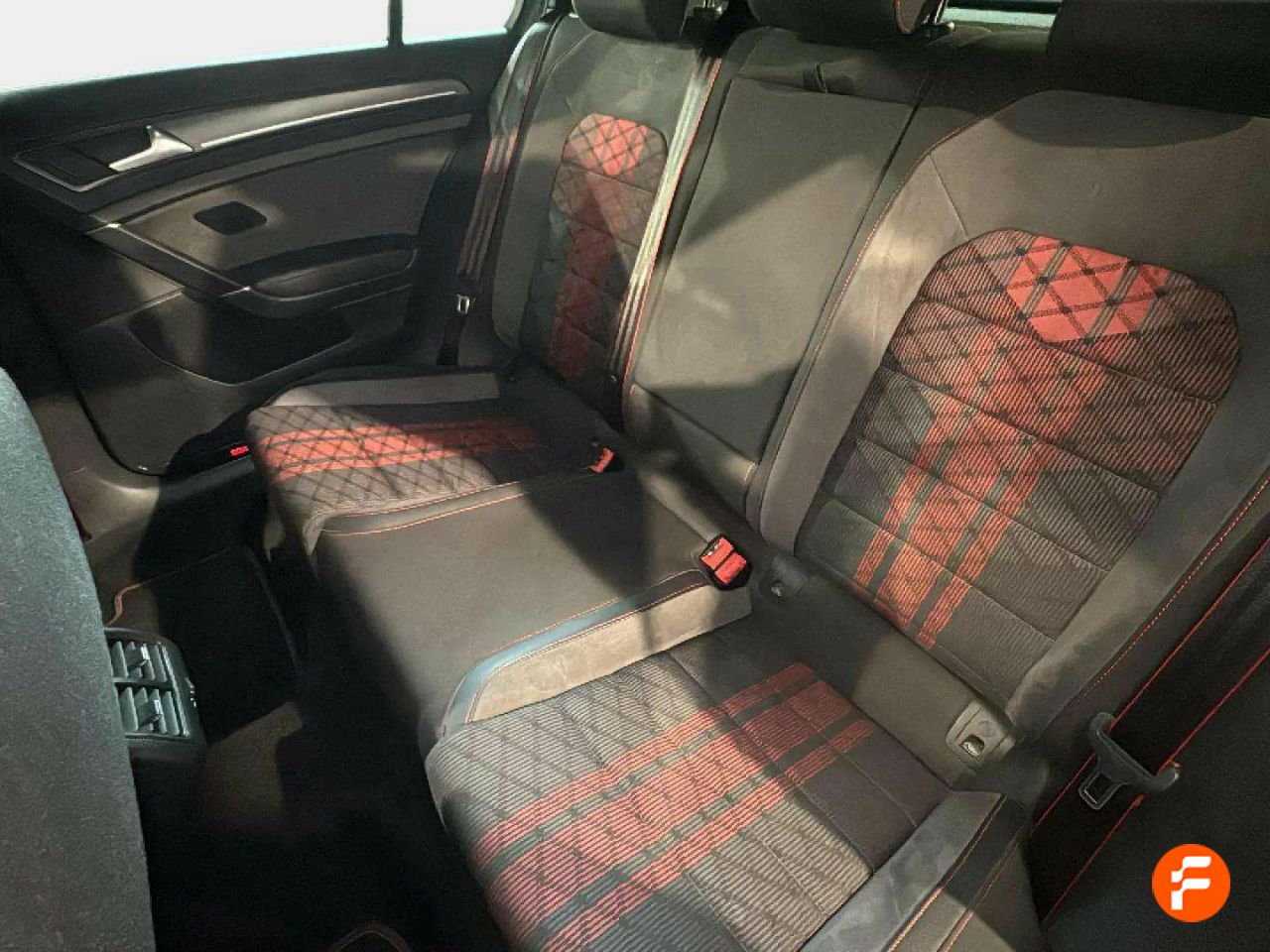 Foto Volkswagen Golf 48