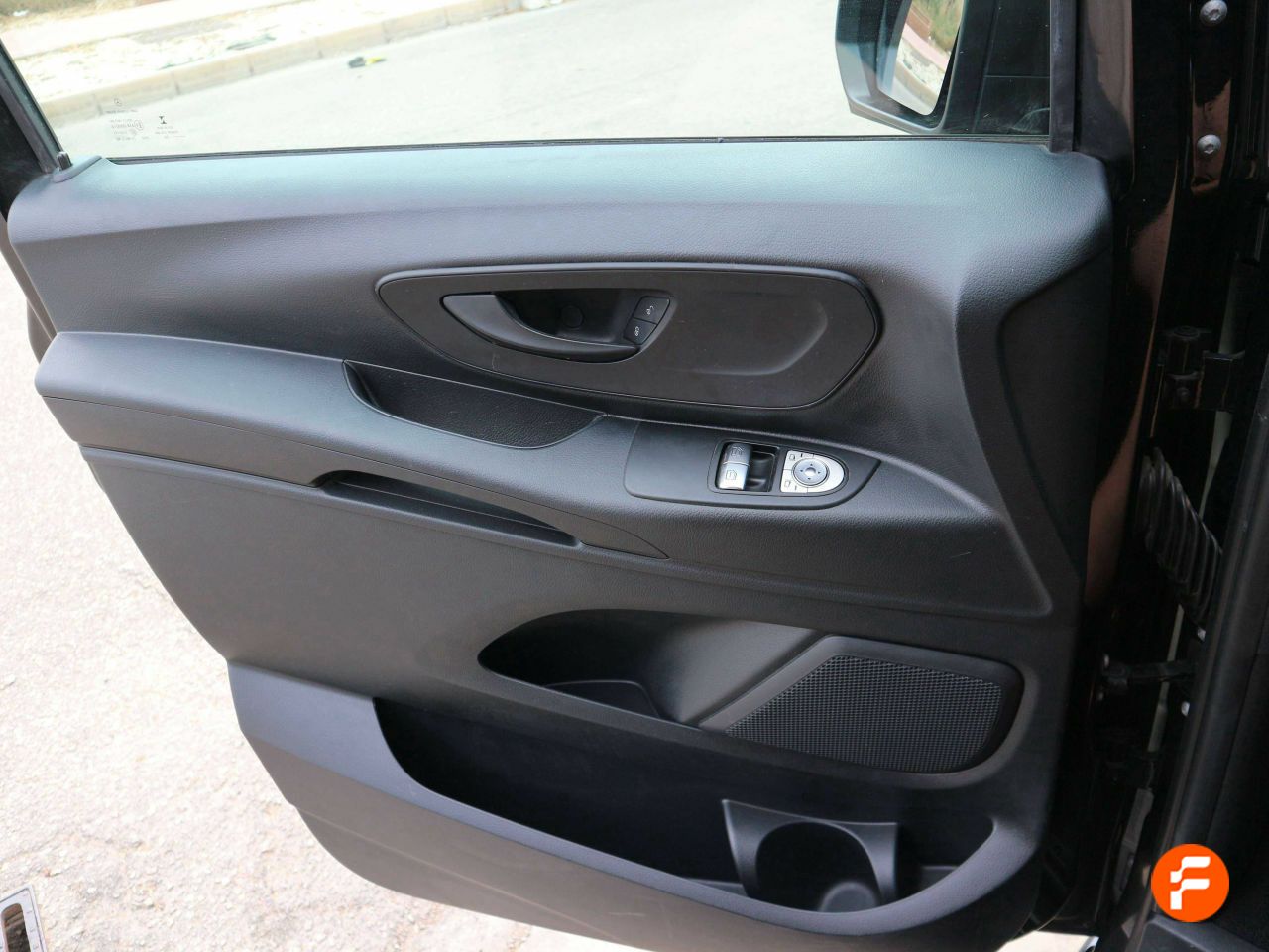 Foto Mercedes-Benz Vito 24