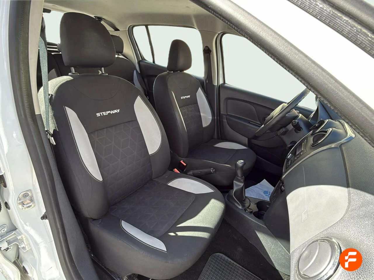 Foto Dacia Sandero 16